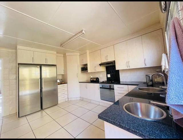 5 BEDROOM HOUSE FOR SALE IN PRIMROSE
